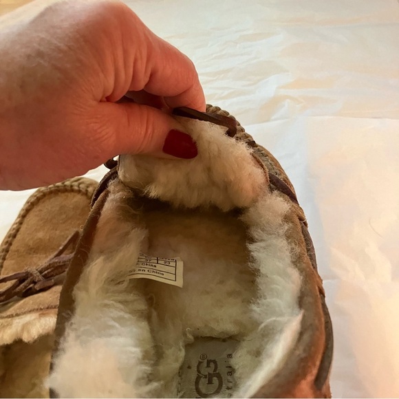 Ugg Australia Women’s Dakota Moccasin Slipper, size 6, Winter, Comfy, Warm - Picture 12 of 14